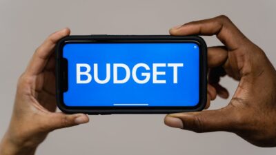Mastering the Art of Budget Traveling: Financial Savvy for 2026