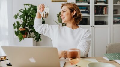From Side Hustle to Main Hustle: Making the Leap in 2026