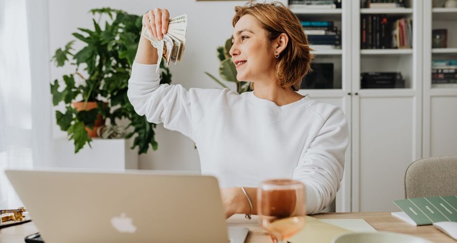 From Side Hustle to Main Hustle: Making the Leap in 2026
